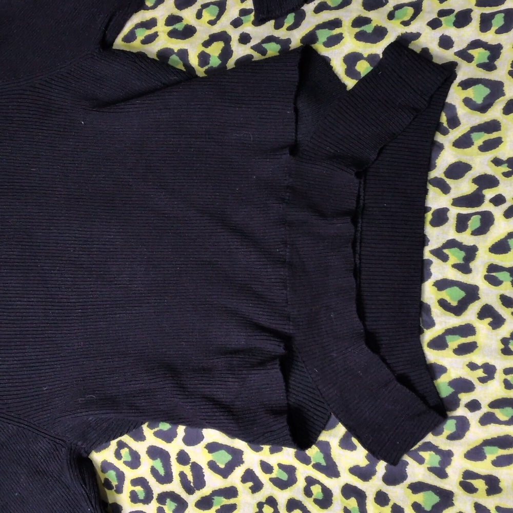 3/30 🖤Ribbed Goth Cut Out Sweater🖤 - Picture 2 of 6